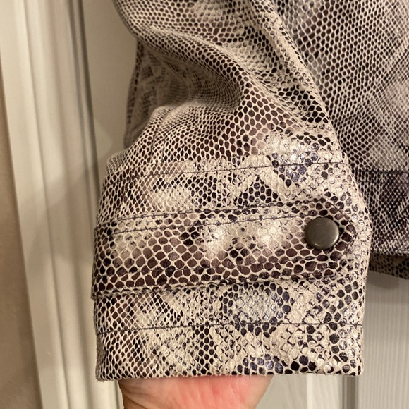 KUT from the Kloth Faux
Snakeskin Jacket, Size: XL - Picture 7 of 11